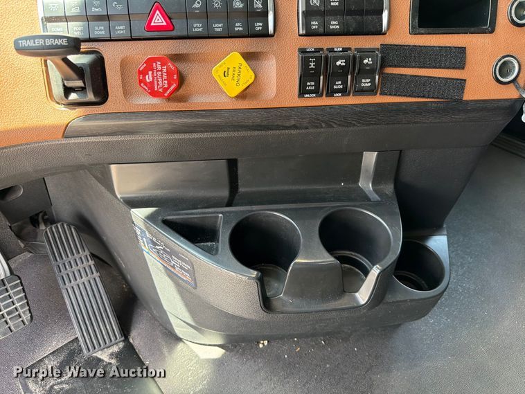 image for item YA4535 2026 Freightliner Cascadia semi truck