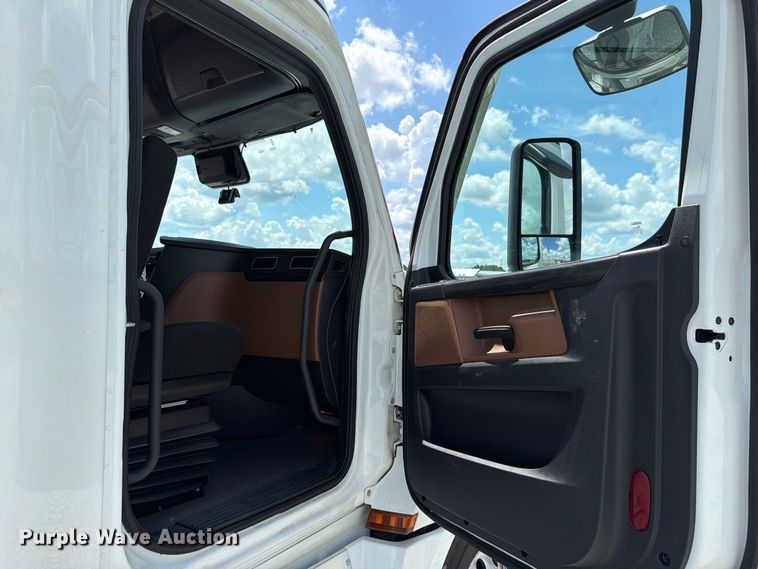 image for item YA4535 2026 Freightliner Cascadia semi truck