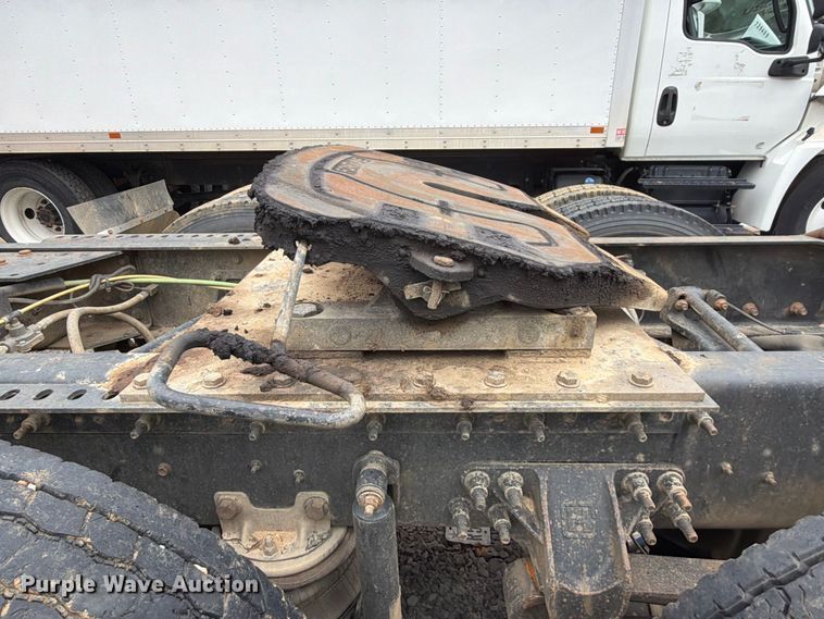 image for item YA4540 2020 International HX520 semi truck