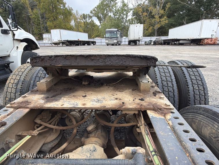 image for item YA4540 2020 International HX520 semi truck