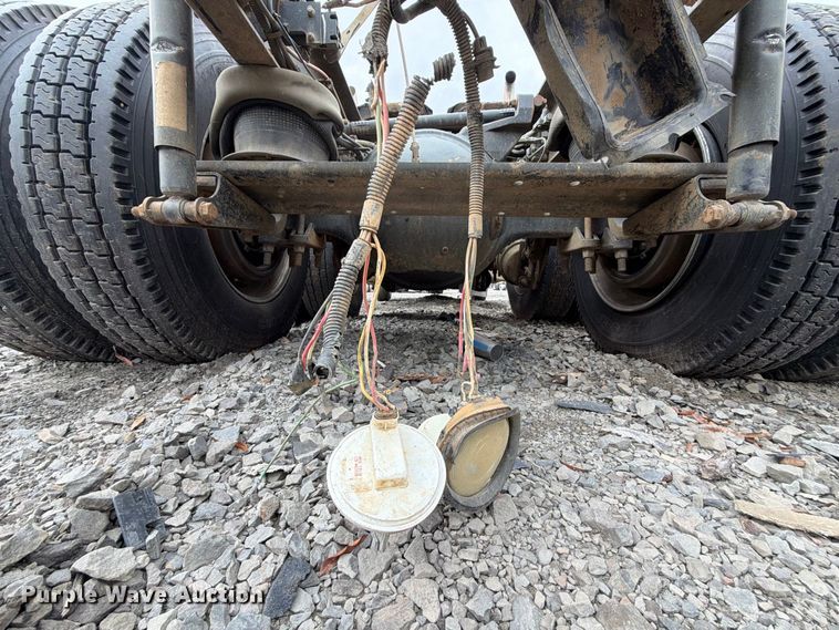 image for item YA4540 2020 International HX520 semi truck