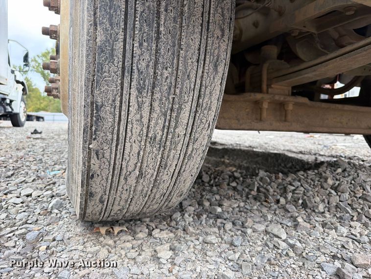 image for item YA4540 2020 International HX520 semi truck