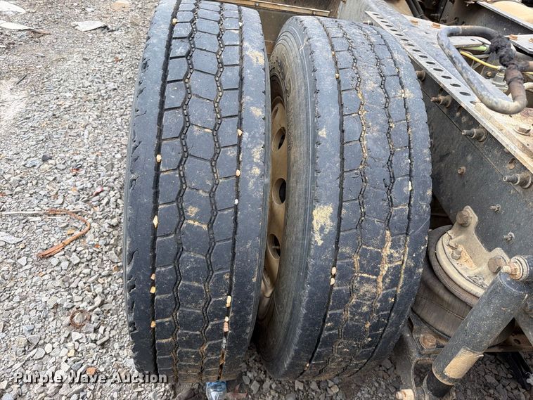 image for item YA4540 2020 International HX520 semi truck
