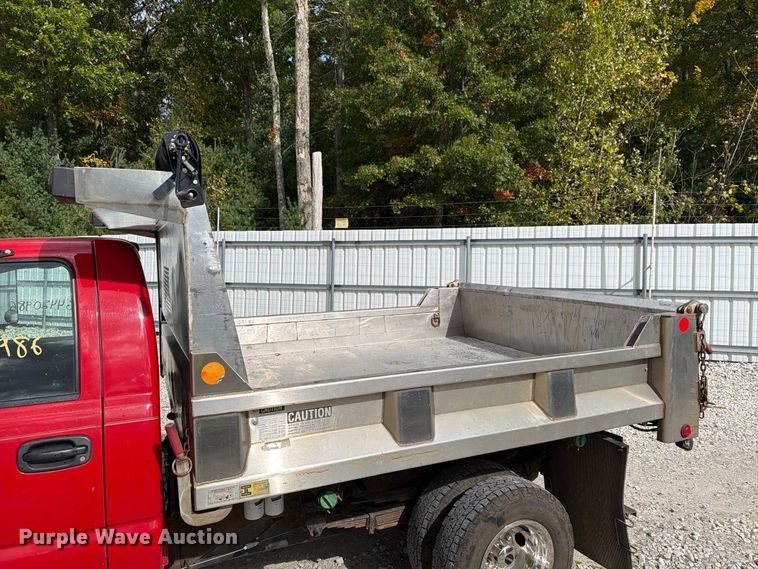 image for item YA4541 2007 GMC Sierra 3500 dump bed pickup truck