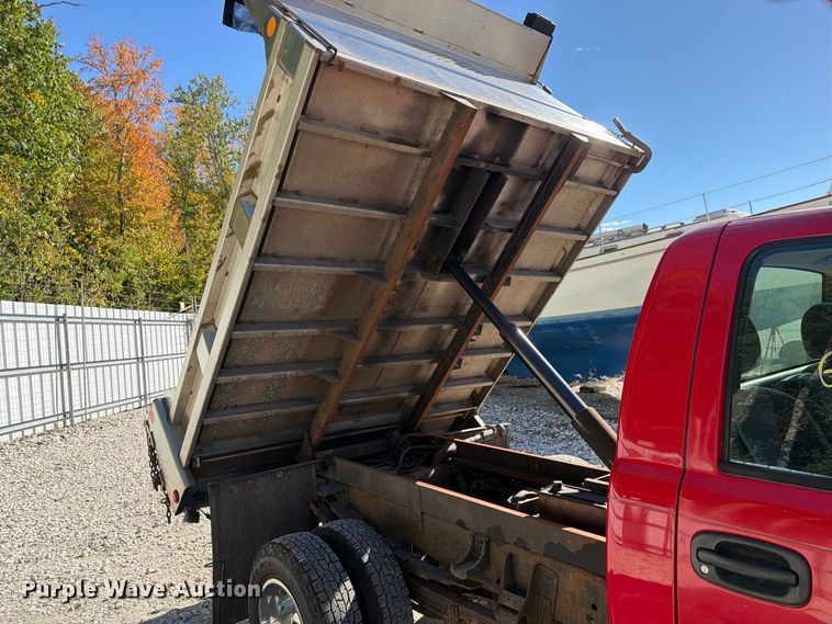 image for item YA4541 2007 GMC Sierra 3500 dump bed pickup truck
