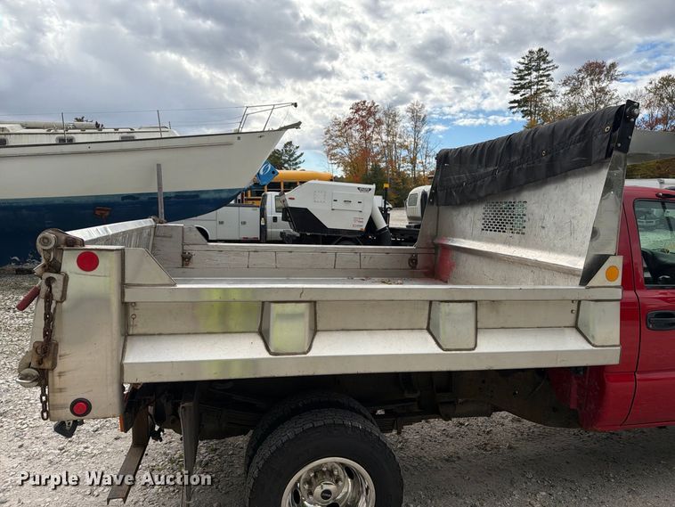 image for item YA4541 2007 GMC Sierra 3500 dump bed pickup truck