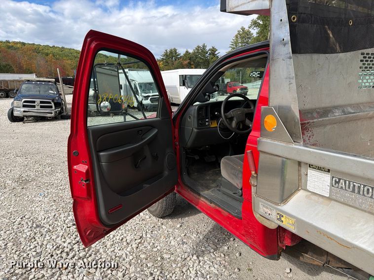 image for item YA4541 2007 GMC Sierra 3500 dump bed pickup truck