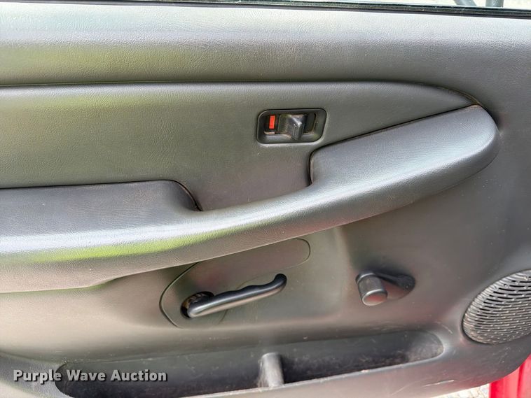 image for item YA4541 2007 GMC Sierra 3500 dump bed pickup truck