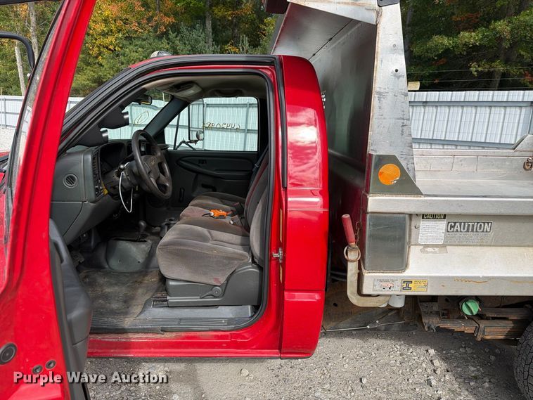 image for item YA4541 2007 GMC Sierra 3500 dump bed pickup truck