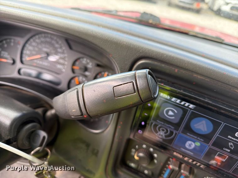 image for item YA4541 2007 GMC Sierra 3500 dump bed pickup truck
