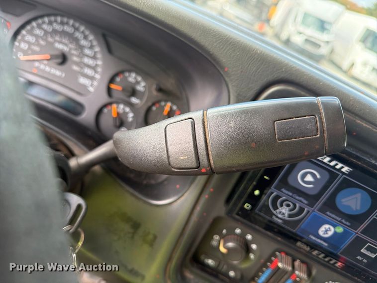 image for item YA4541 2007 GMC Sierra 3500 dump bed pickup truck