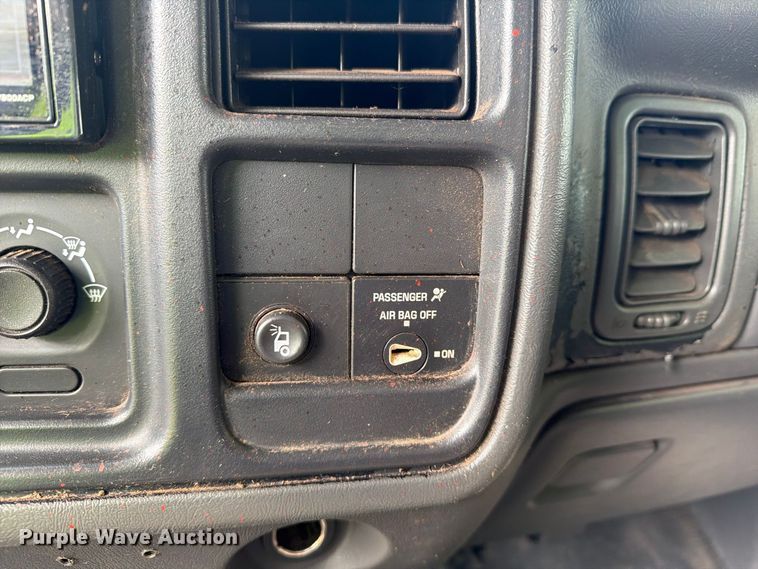 image for item YA4541 2007 GMC Sierra 3500 dump bed pickup truck