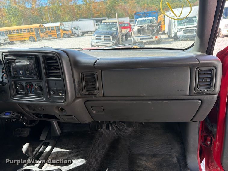 image for item YA4541 2007 GMC Sierra 3500 dump bed pickup truck