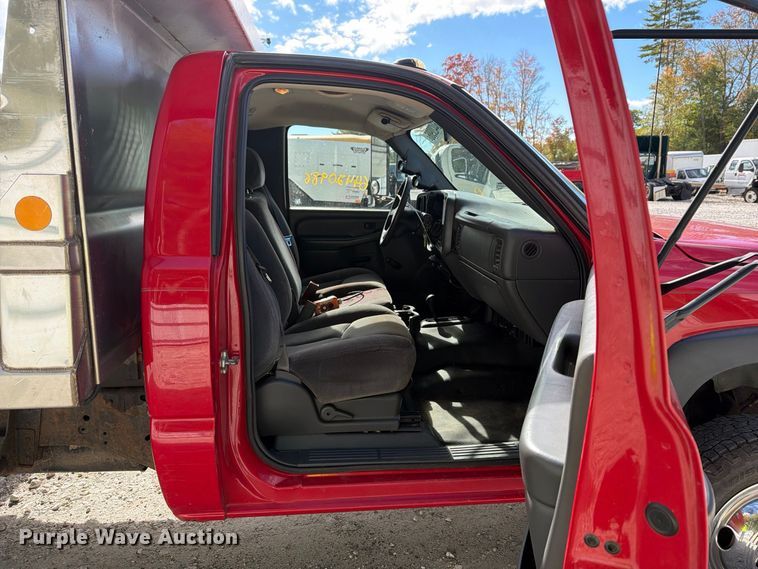 image for item YA4541 2007 GMC Sierra 3500 dump bed pickup truck
