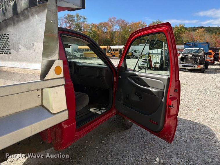 image for item YA4541 2007 GMC Sierra 3500 dump bed pickup truck