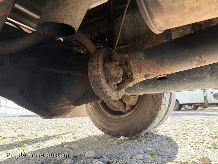 image for item YA4541 2007 GMC Sierra 3500 dump bed pickup truck
