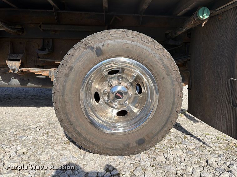 image for item YA4541 2007 GMC Sierra 3500 dump bed pickup truck