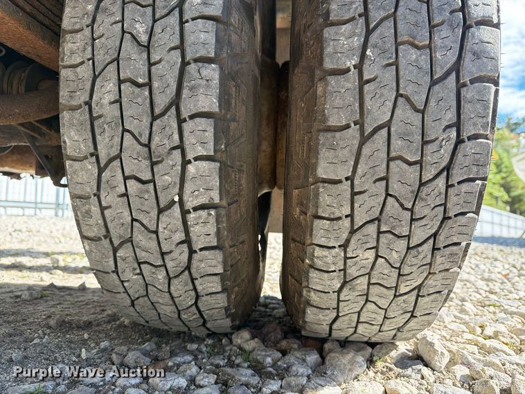 image for item YA4541 2007 GMC Sierra 3500 dump bed pickup truck