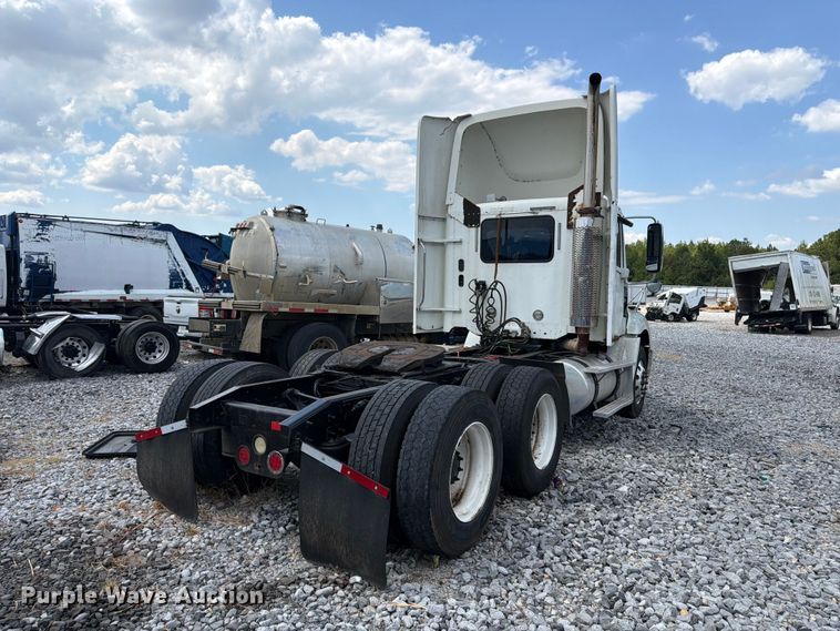 image for item YA4571 2013 Freightliner Columbia semi truck
