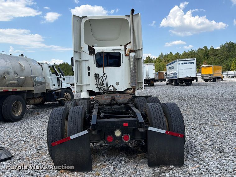 image for item YA4571 2013 Freightliner Columbia semi truck