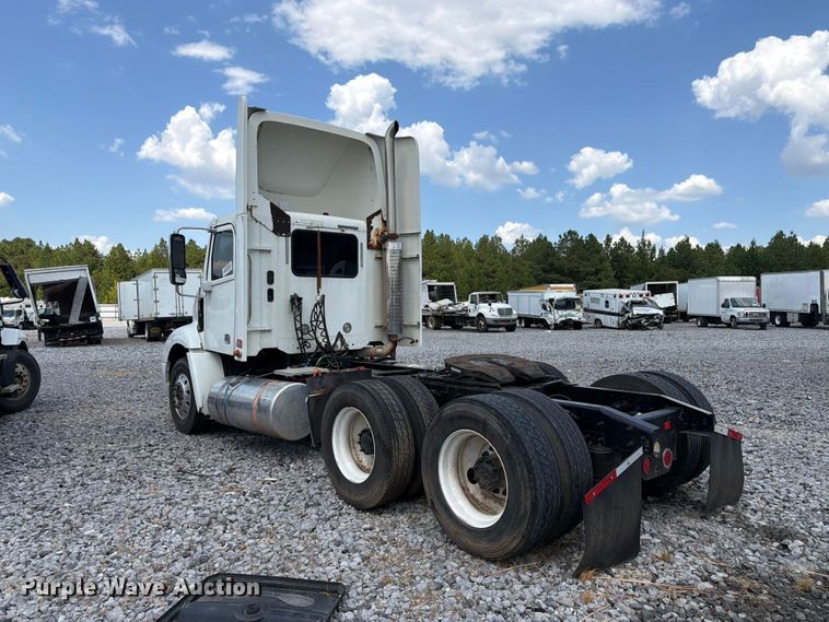 image for item YA4571 2013 Freightliner Columbia semi truck