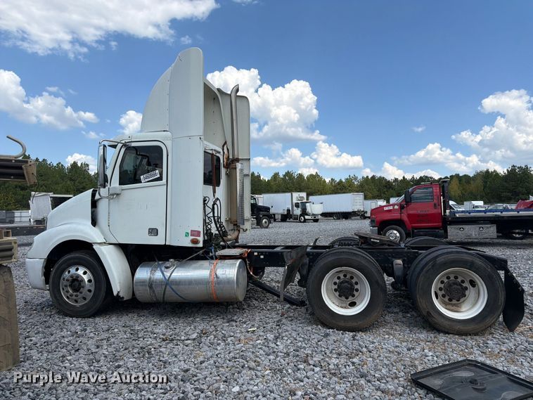 image for item YA4571 2013 Freightliner Columbia semi truck