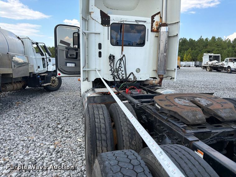 image for item YA4571 2013 Freightliner Columbia semi truck