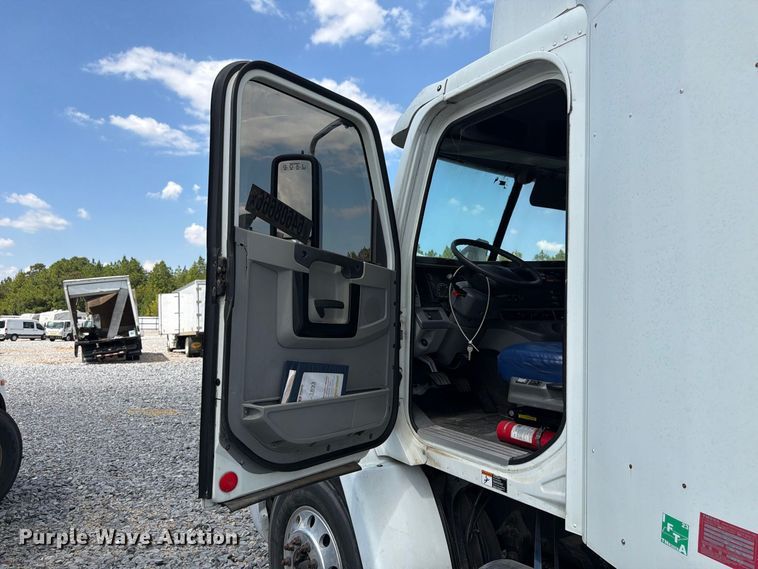 image for item YA4571 2013 Freightliner Columbia semi truck