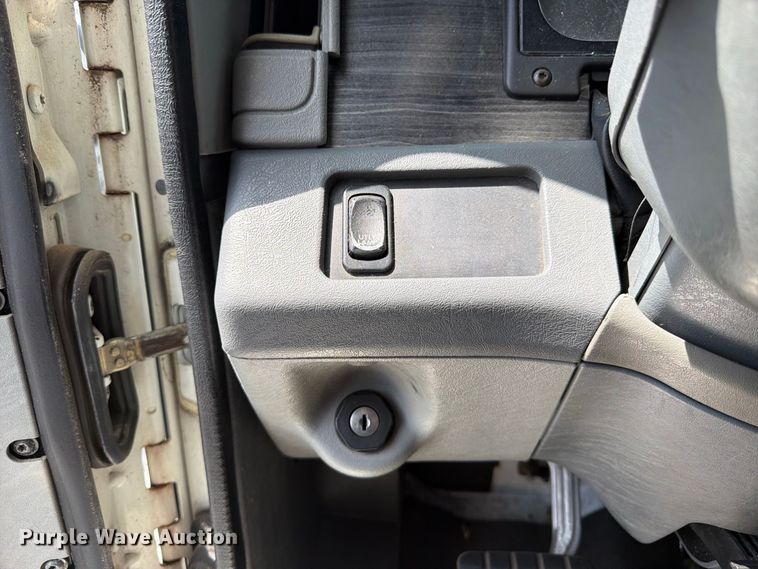 image for item YA4571 2013 Freightliner Columbia semi truck