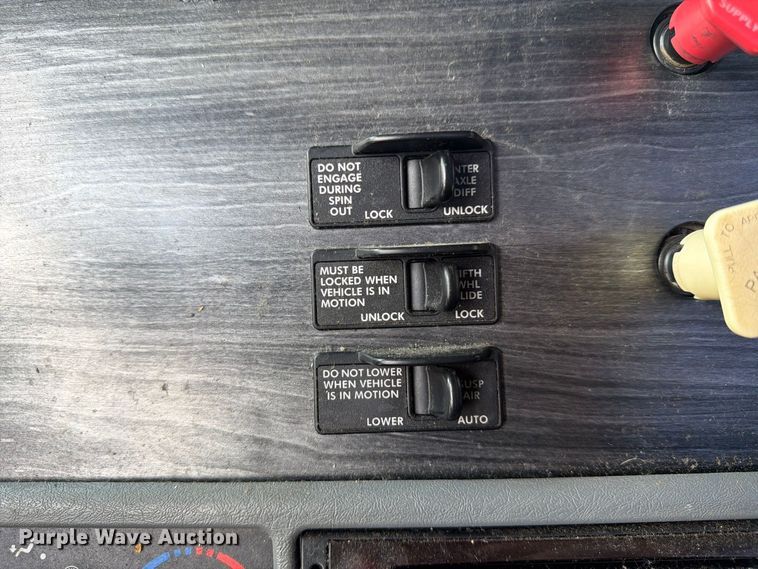 image for item YA4571 2013 Freightliner Columbia semi truck
