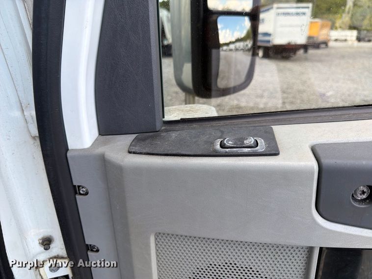 image for item YA4571 2013 Freightliner Columbia semi truck