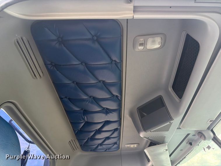 image for item YA4571 2013 Freightliner Columbia semi truck