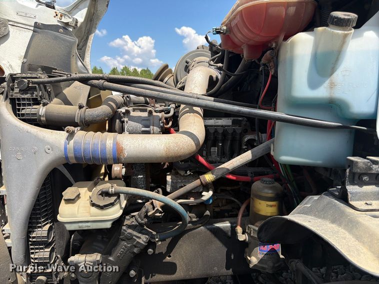 image for item YA4571 2013 Freightliner Columbia semi truck