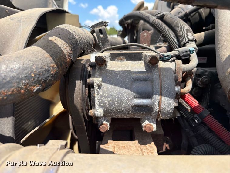image for item YA4571 2013 Freightliner Columbia semi truck