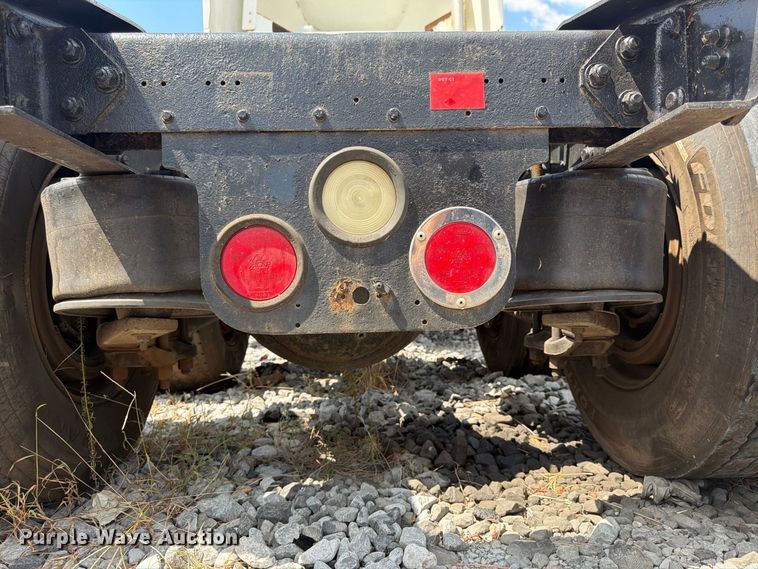 image for item YA4571 2013 Freightliner Columbia semi truck