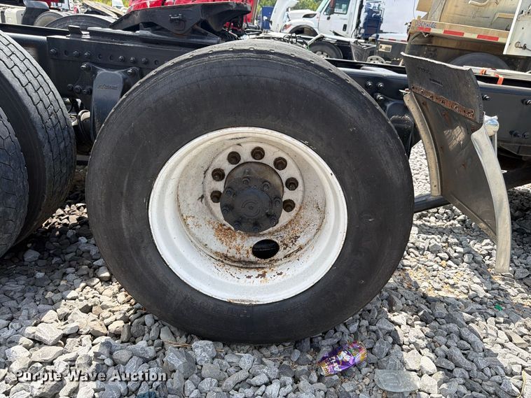 image for item YA4571 2013 Freightliner Columbia semi truck