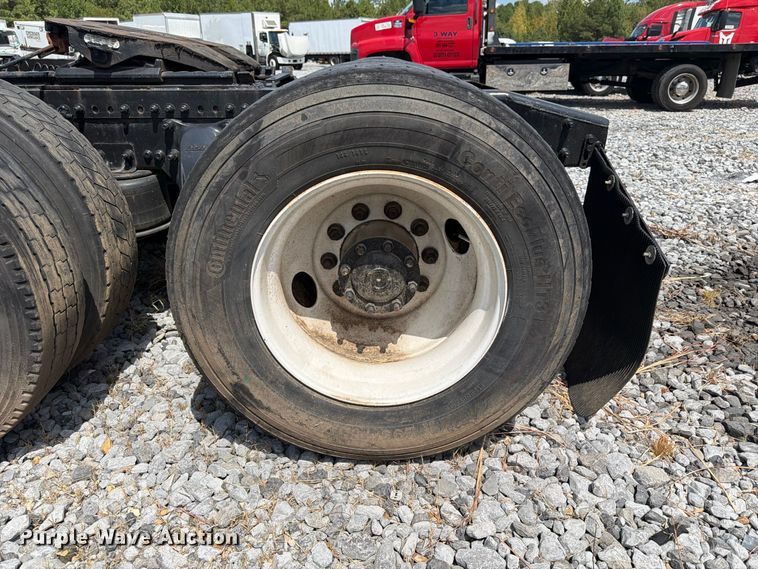image for item YA4571 2013 Freightliner Columbia semi truck
