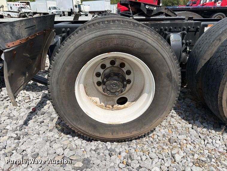 image for item YA4571 2013 Freightliner Columbia semi truck