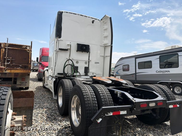 image for item YA4587 2022 Peterbilt 579 semi truck