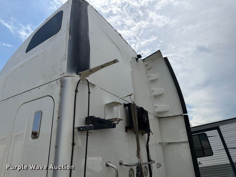 image for item YA4587 2022 Peterbilt 579 semi truck
