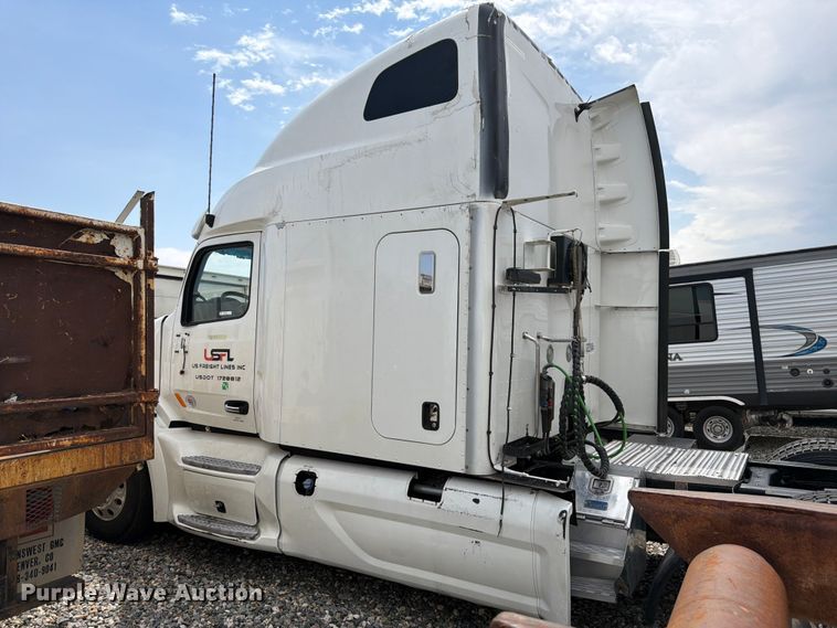 image for item YA4587 2022 Peterbilt 579 semi truck