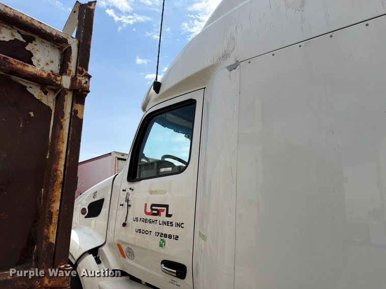 image for item YA4587 2022 Peterbilt 579 semi truck