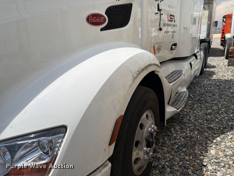 image for item YA4587 2022 Peterbilt 579 semi truck
