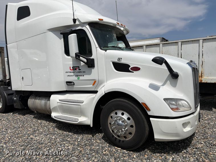 image for item YA4587 2022 Peterbilt 579 semi truck
