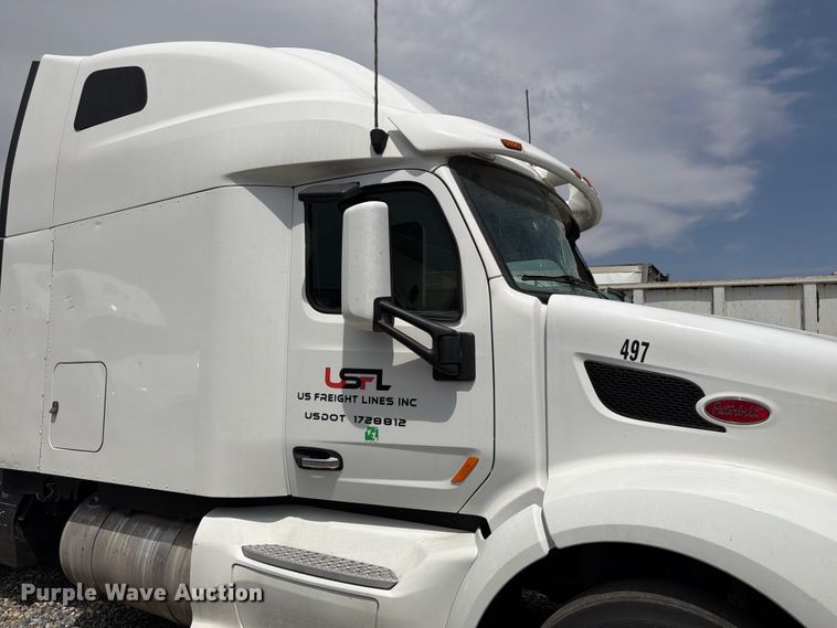 image for item YA4587 2022 Peterbilt 579 semi truck