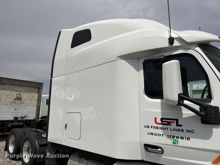 image for item YA4587 2022 Peterbilt 579 semi truck