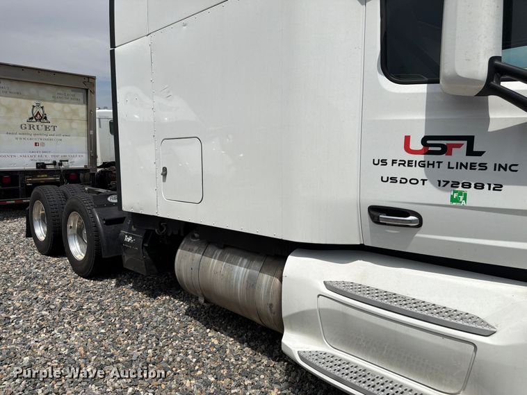 image for item YA4587 2022 Peterbilt 579 semi truck