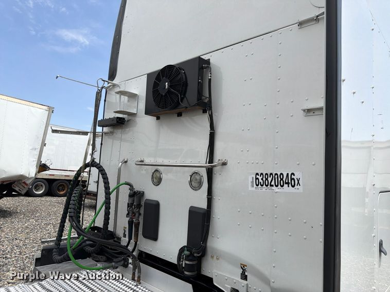 image for item YA4587 2022 Peterbilt 579 semi truck