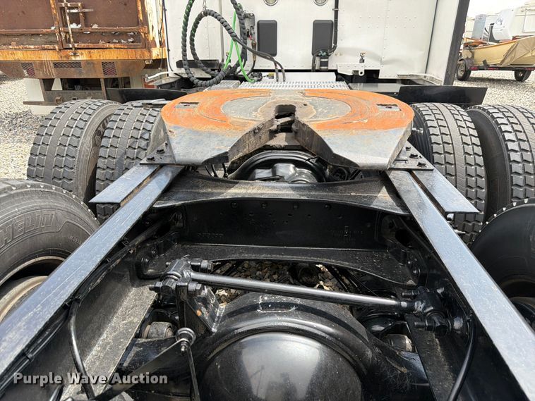 image for item YA4587 2022 Peterbilt 579 semi truck