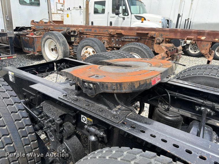 image for item YA4587 2022 Peterbilt 579 semi truck